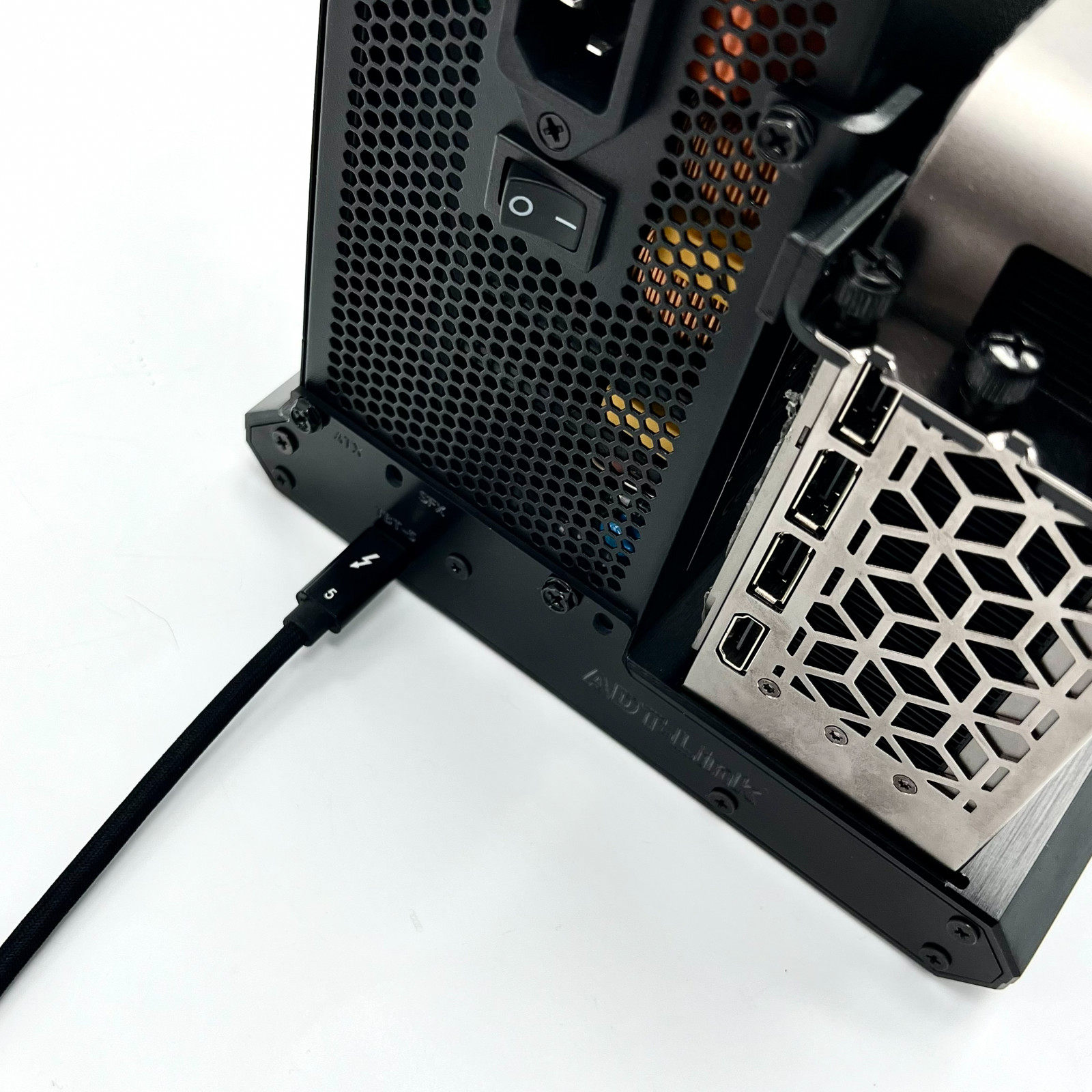 ADT Thunderbolt-5 PCIe 4.0 x4  – Thunderbolt 4 External Gpu Enclosure Bewertung und Preis